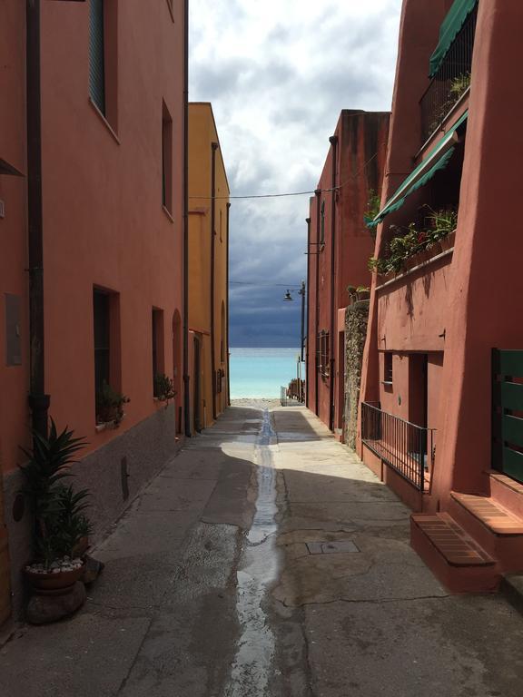 Les Agrumes Varigotti Exterior photo